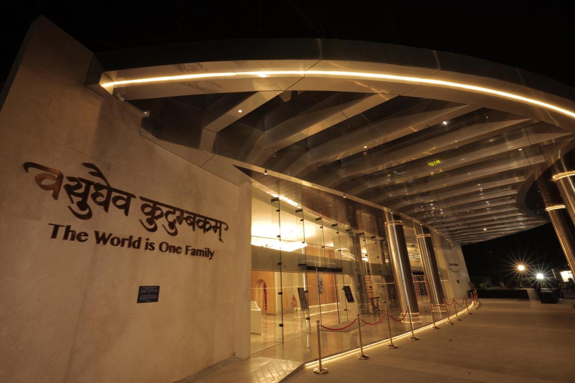 The World Surat Exterior foto