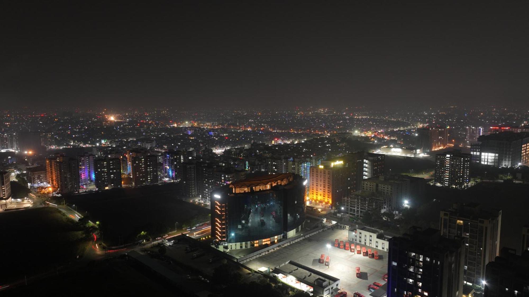 The World Surat Exterior foto