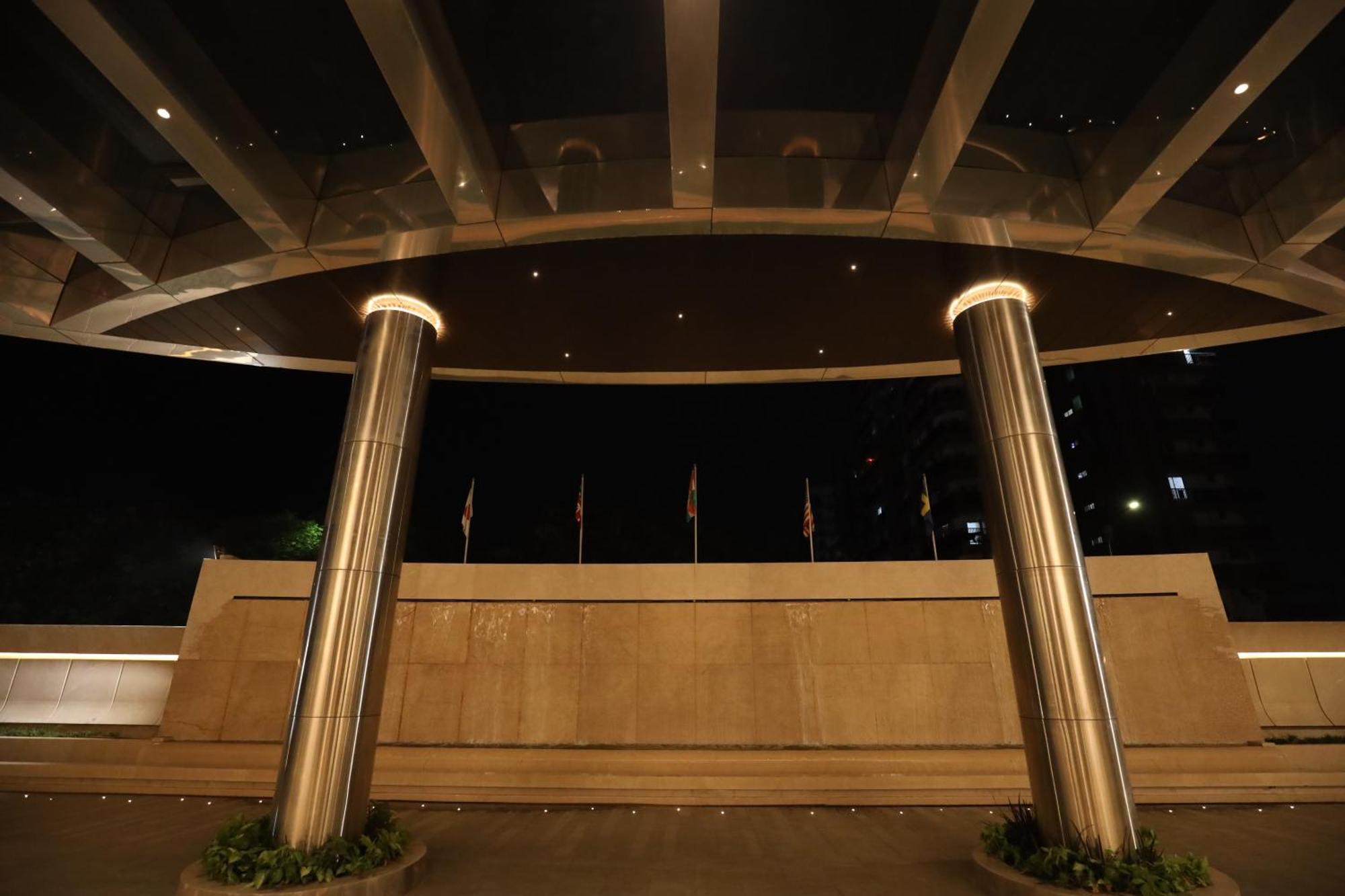 The World Surat Exterior foto