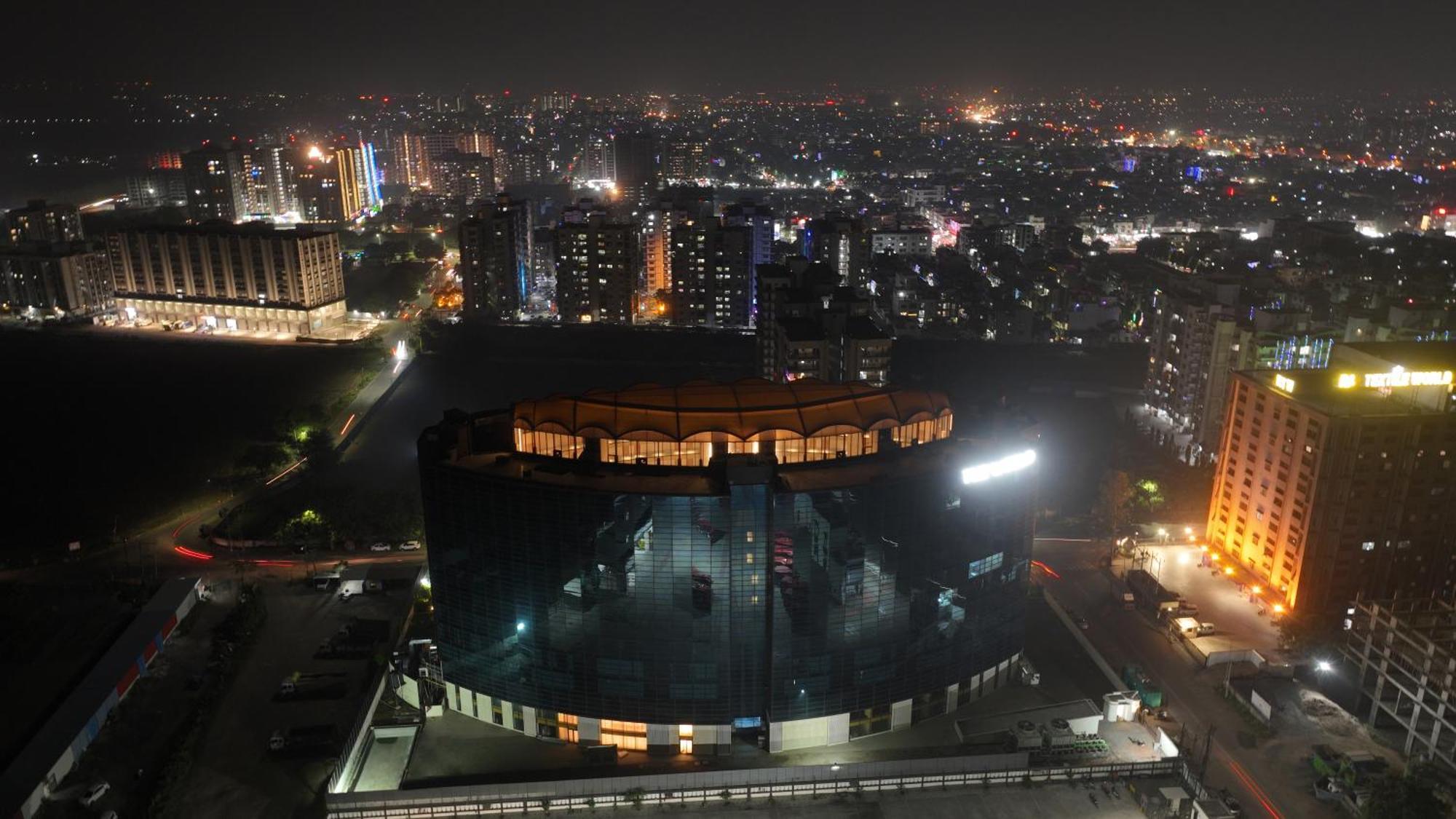 The World Surat Exterior foto